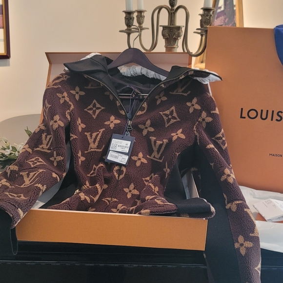 SOLD Louis Vuitton Monogram Fleece Jacket 38. Fabulous!!! - Picture 13 of 15